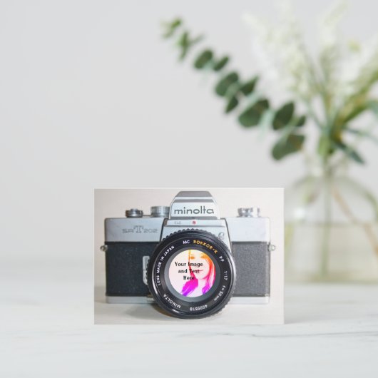 写真を撮る古いカメラ 名刺 (スタンド正面)