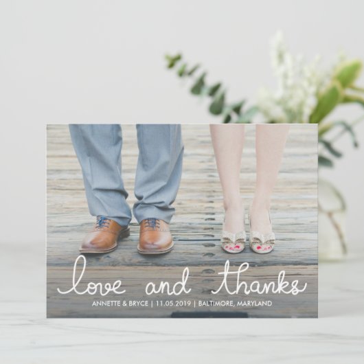 写真を結婚する愛および感謝の白いタイポグラフィ サンキューカード (スタンド正面)