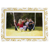 写真を追加するクリスマス金ゴールドグリッタースノーフレーク ラージペーパーバッグ (裏面)