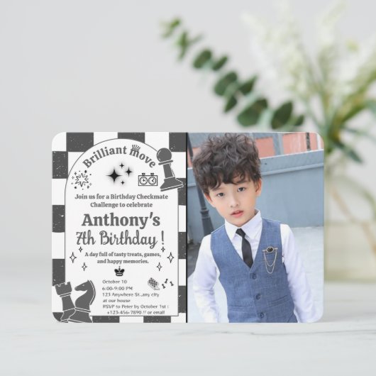 写真を追加するチェスのトーナメント誕生日for Boys 招待状 (スタンド正面)