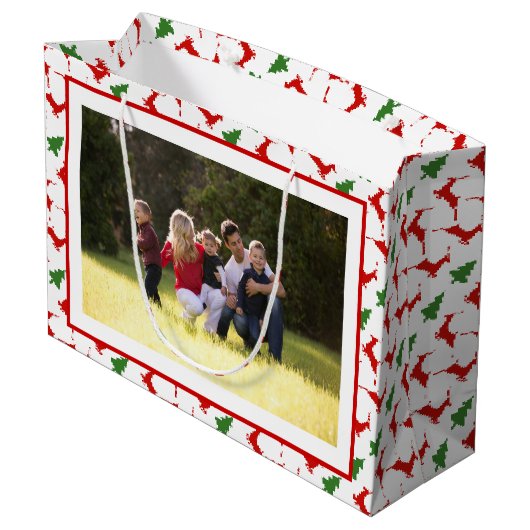 写真を追加するメリークリスマスの鹿と木 ラージペーパーバッグ (裏面アングル)