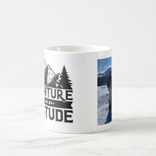 写真を追加する山の冒険は態度である コーヒーマグカップ (中央)
