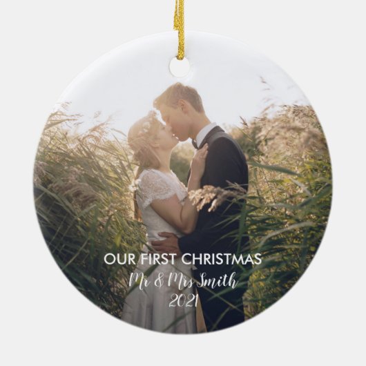 写真を追加する私たちの初めてのクリスマスMr & Mrs. セラミックオーナメント (裏面)