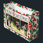 写真を追加するMerry Christmas holly berry ラージペーパーバッグ<br><div class="desc">あなたの写真を追加するメリークリスマスホリーベリーパターン抱き枕。写真© Storytree Studios,  Stanford,  CA</div>