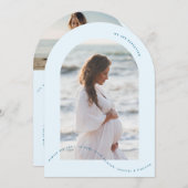 写真アーチ男の子の青い妊娠の発表 招待状 (正面/裏面)