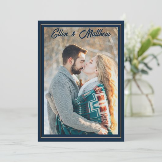 写真ウェディング日付モダン海軍を金ゴールドと保存 招待状 (スタンド正面)