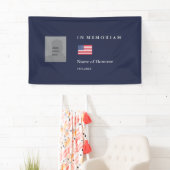 写真エレガントと旗を青で飾ったメモリアル 横断幕 (インサイチュ)