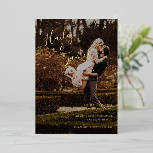 写真エレガントの結モダン婚日の保存 箔招待状 (立ち正面)