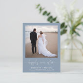 写真エレガントほこりっぽいブルーウェディングレセプション インビテーションポストカード (スタンド正面)