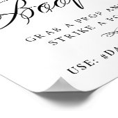 写真エレガントブースがポーズをとる |ブラックスクリプト ポスター (角)