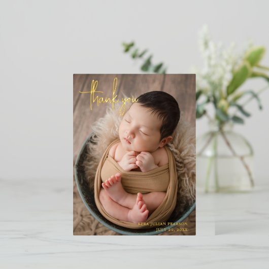 写真エレガントモダンありがとうお誕生発表 箔招待状ポストカード (立ち正面)