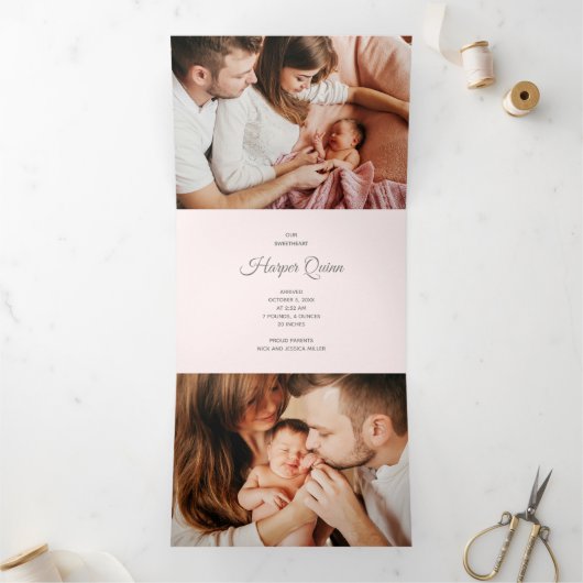 写真エレガント生まれたばかりのコラージュ 三つ折り案内状 (内部)