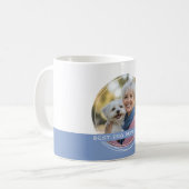 写真カスタムとメッセージの白と青のC42メモリ コーヒーマグカップ (正面左)