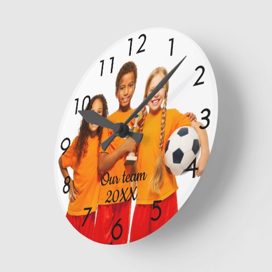 写真カスタムスポーツチームの記念品 ラウンド壁時計 (傾斜)