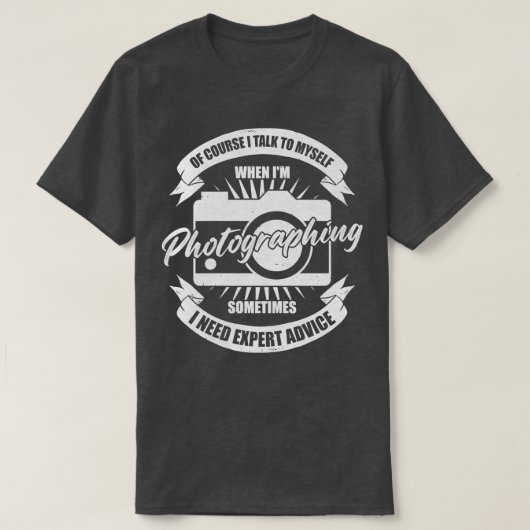 写真カメラおもしろいフォトグラファーのギフト Tシャツ (デザイン正面)