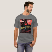 写真ザマンアンドテンプルデザインレッドカバーロック Tシャツ (正面フル)