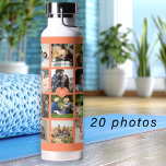 写真シンプルコラージュモノグラムのキープサケオレンジ ウォーターボトル<br><div class="desc">20家族、子供、ペット、または友達の写真を追加して最高の、明るいオレンジ色のハートの中にあなたの個人的または家族のモノグラム名のイニシャルと独自のトレンディーコラージグリッドオレンジとホワイトウォーターボトルを作成する。           簡単あなたの四角い画像と文字カスタムでパーソナライズする。誕生日、記念日、クリスマス、母の日、父の日、またはその他の大事な行事で家族のメンバー、友人、または同僚のための素敵な思いやりある記念の贈り物である。           背景、ハート、文字の色は変更できる点に注意すること。このオプションを選択したカスタマイズ後でデザイン。</div>