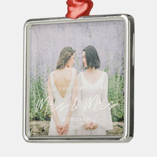 写真シンプルモダン初めてのクリスマスのMrs & Mrs. メタルオーナメント (左)