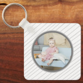写真パーソナライズされたとグレーの線のパターン キーホルダー (正面)