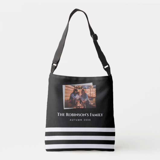 写真パーソナライズされたを黒い枠で文字 クロスボディバッグ (裏面)