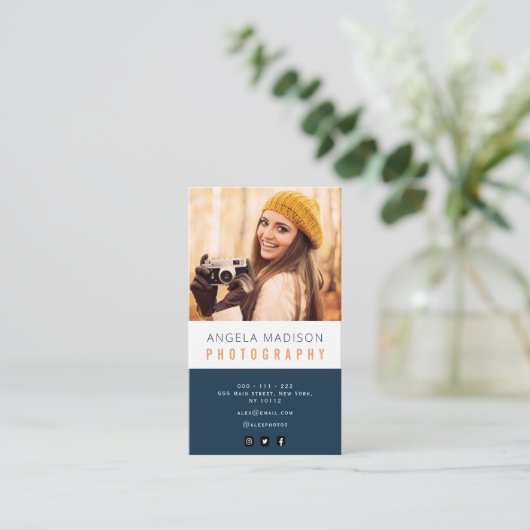 写真パーソナライズされたネイビー青トレンディー写真家 名刺 (スタンド正面)