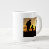 写真パーソナライズされたパパと娘スペシャリティマグ ジャンボコーヒーマグカップ (正面右)