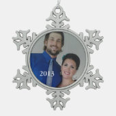 写真パーソナライズされたレトロガーランドカップルの写真 スノーフレークピューターオーナメント (正面)