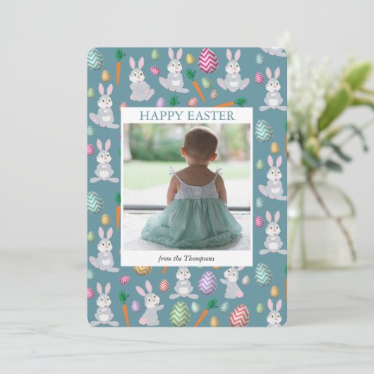 写真パーソナライズされた可愛いブルーイースターバニーウサギ シーズンカード (スタンド正面)
