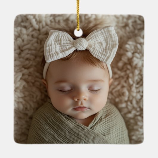 写真パーソナライズされた誕生の統計初めてのクリスマス セラミックオーナメント (裏面)