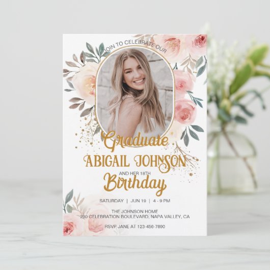 写真パーソナライズされた誕生日卒業赤面ピンク 招待状 (スタンド正面)