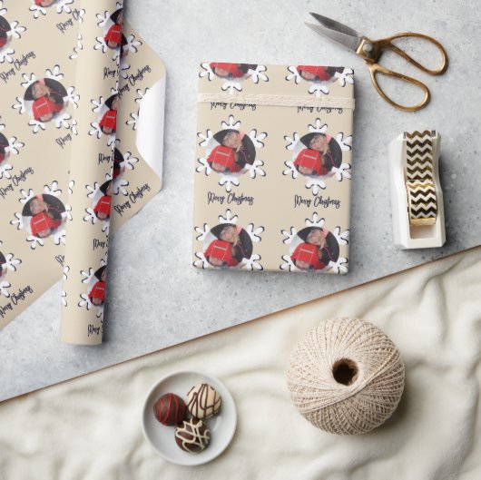 写真パーソナライズされた雪の結晶メリークリスマス ラッピングペーパー (クラフト)