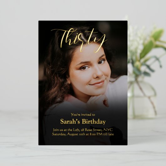 写真パーソナライズされた30歳の誕生日招待状 箔招待状 (立ち正面)