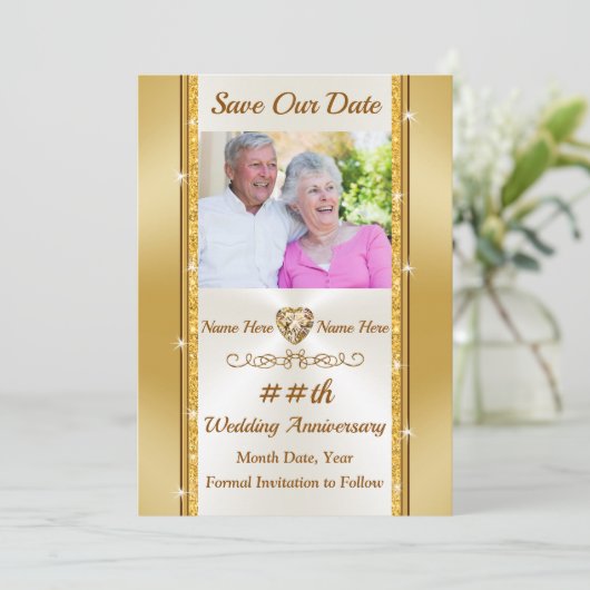 写真パーソナライズされた、日付金ゴールドとアイボリーの保存 招待状 (スタンド正面)