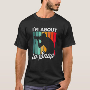 写真フォトグラファーCをスナップおもしろいしようとしている Tシャツ