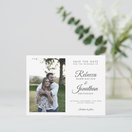 写真ミニマル白黒結婚式の日付の保存 インビテーションポストカード (スタンド正面)