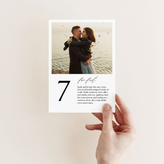 写真モダンとおもしろいのファクトを持つテーブル番号カード 招待状