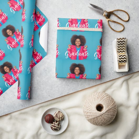 写真モダンの卒業スクリプト ラッピングペーパー (クラフト)