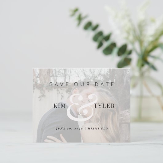 写真モダンエレガントの結婚式は日付を保存する 案内ポストカード (スタンド正面)