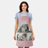 写真モダンコラージュ母の日ピンク エプロン (着用した状態)