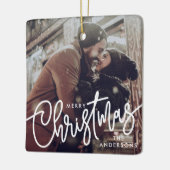 写真モダンメリークリスマススクリプトトレンディーカップル セラミックオーナメント (左)