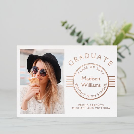 写真モダン卒業生バラ金ゴールド 箔招待状 (立ち正面)