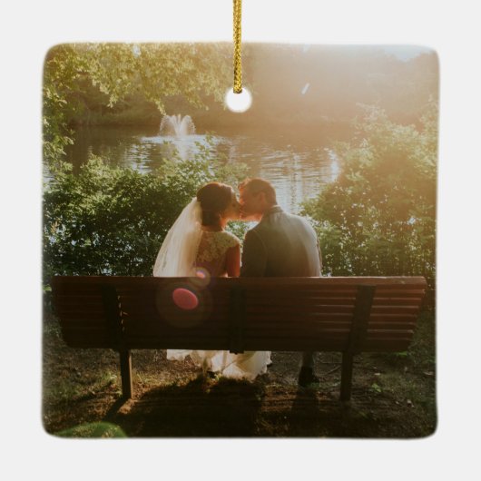 写真モダン我々のエレガント初めてのクリスマス セラミックオーナメント (裏面)