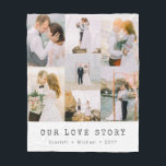 写真モダン結婚の フリースブランケット<br><div class="desc">写真モダンの結婚フリースブランケット。このスタイリッシュとモダンの毛布は、白い背景に結婚は結婚、7の写真のコラージュとことわざの「私たちの愛の物語」(簡単に個人的なことわざに変更できるもし)をトレンディータイプライターのタイポグラフィフォントに備えている。名前と日付/年を使ってシックなピロー結婚を簡単にパーソナライズ。</div>