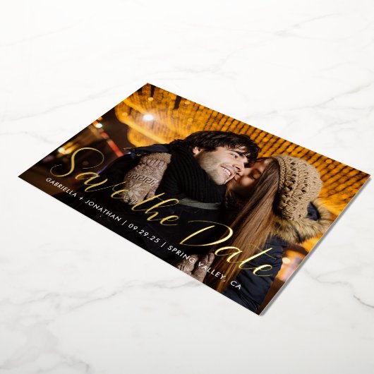 写真モダン結婚式の日付スクリプト金ゴールドの保存 箔招待状 (回転した状態)