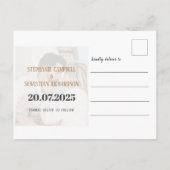 写真モダン金ゴールドタイポグラフィ日付の保存 案内ポストカード (裏面)