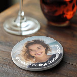 写真モダン-レトロ文字 – 個人 コースター<br><div class="desc">エッジシンプルのミニマル文字と写真のまわりに。これは素晴らしおばあちゃんなどの家族への贈り物だ。写真には暗い色が含ま縁どれ、文字はどの写真にも表示される。写真が暗もし過ぎる信じ場合はシンプル、デザインの詳細設定エリアに移動し、コースターデザインを選択し、写真を覆うグラデーションを削除する。</div>