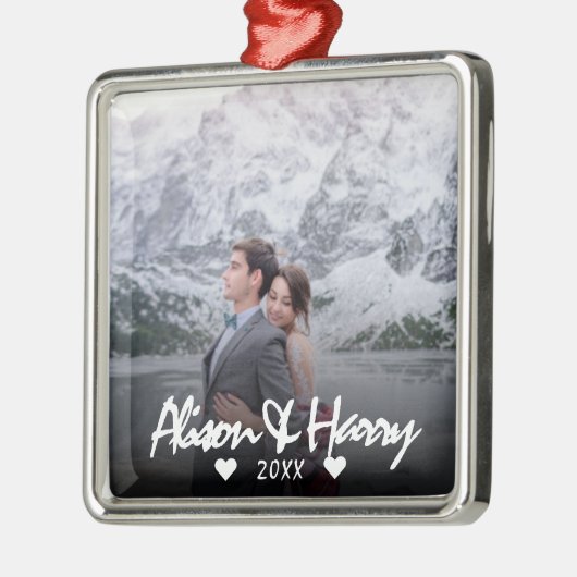 写真モノグラムの白エレガント書ウェディング メタルオーナメント (左)