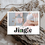 写真レトロベビー妊娠告知 シーズンカード<br><div class="desc">共有写真クリスマス妊娠の発表を使用してフェスティバルの魅力のtouchであなたの喜ばしいニュースを。この素晴らしいカードは、あなたの成長する家族を紹介するために美しく額装された個人的な写真を備えている。このデザインには、クリスマスツリー、雪片、休日のアクセントなどのフェスティバル要素と、あなたのエキサイティングなニュースを明らかにする心温まるメッセージが組み込まれている。シーズン祝と新しい到着に最適な、この発表は、家族や友人との応援と共有を広げるための素晴らしい方法である。休日の魔法とベビーを期待する喜びを組み合わせたいカップルに理想的。</div>