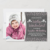 写真付きのウィンターワンダーランド誕生日招待状 招待状 (正面)