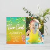 写真付きのクールなネオンポンプールパーティーの招待状 招待状 (スタンド正面)